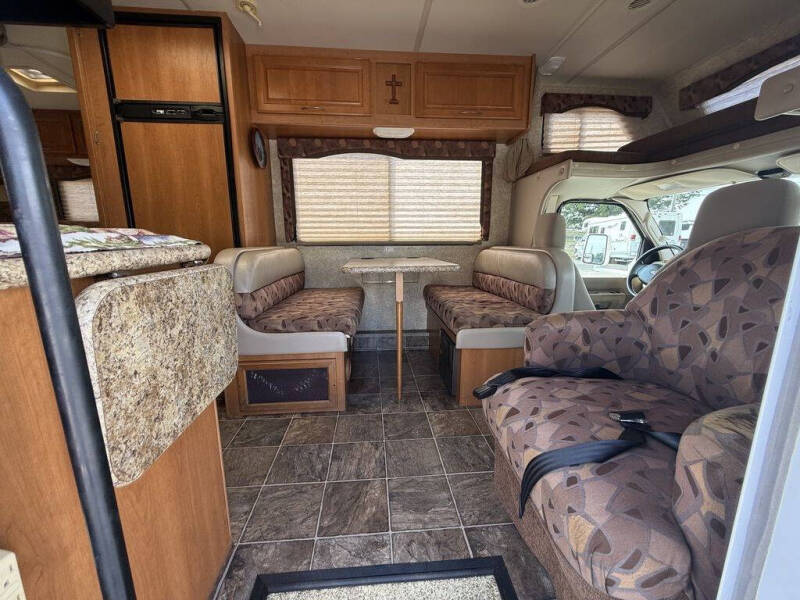 2010 Thor Motor Coach Four Winds 23A