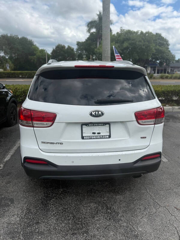 2017 Kia Sorento LX