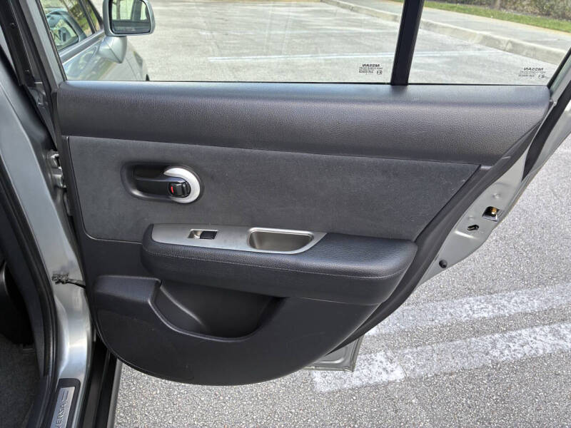 2011 Nissan Versa 1.8 S