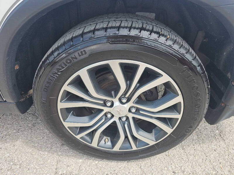 2016 Mitsubishi Outlander ES