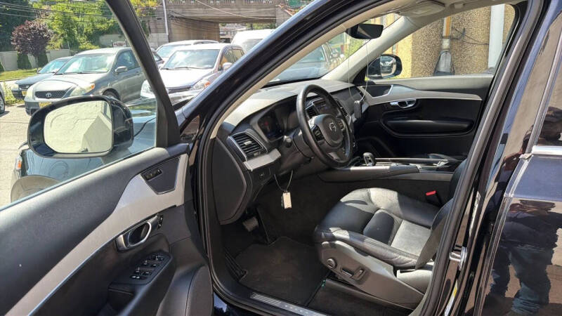 2023 Volvo XC90 B5 Core