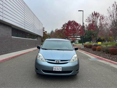 2006 Toyota Sienna LE 8 Passenger