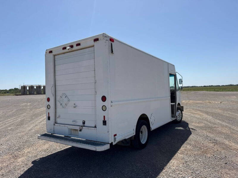2000 Freightliner MT45 Chassis
