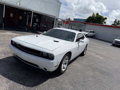 2013 Dodge Challenger SXT Plus