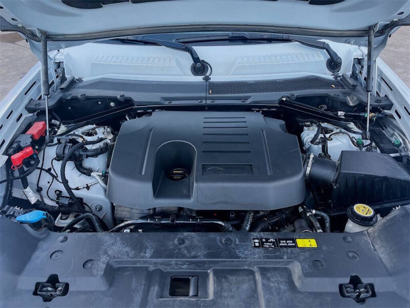 2023 Land Rover Defender 130 SE