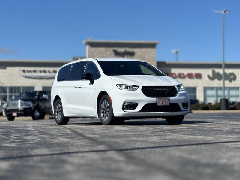 2025 Chrysler Pacifica Plug-In Hybrid Select