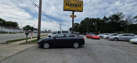 2017 Chrysler 200 for sale at Parkway Motors in Springfield IL