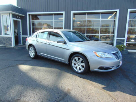 2013 Chrysler 200 for sale at Akron Auto Sales in Akron OH