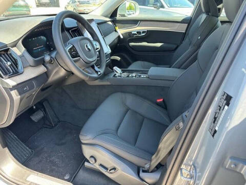 2025 Volvo XC90 B6 Core Bright Theme