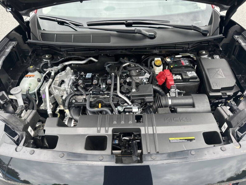 2025 Nissan Kicks SR