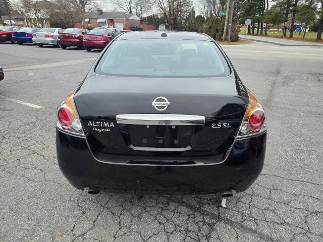 2012 Nissan Altima for sale at QUEENSGATE AUTO SALES in York, PA