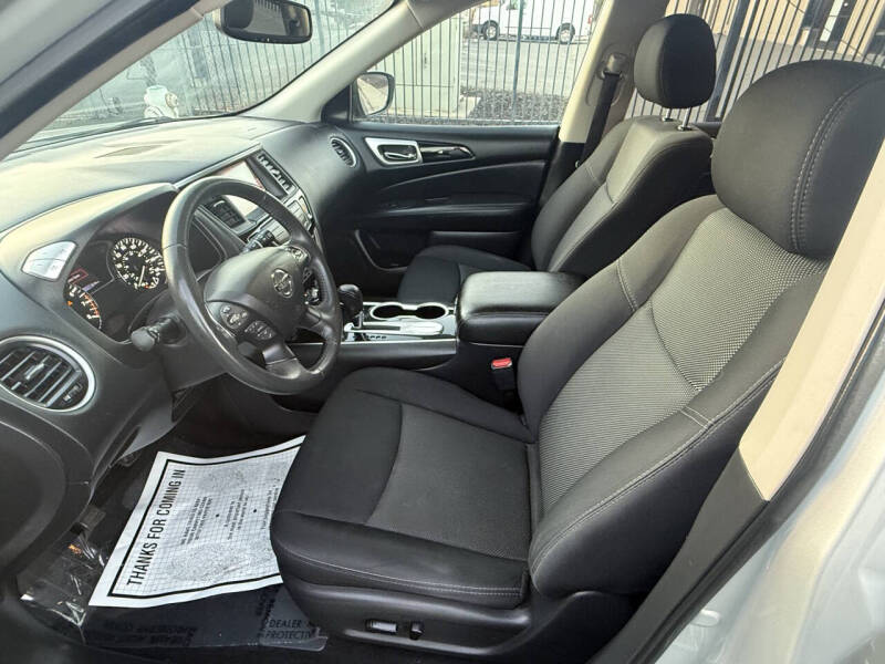 2018 Nissan Pathfinder SV