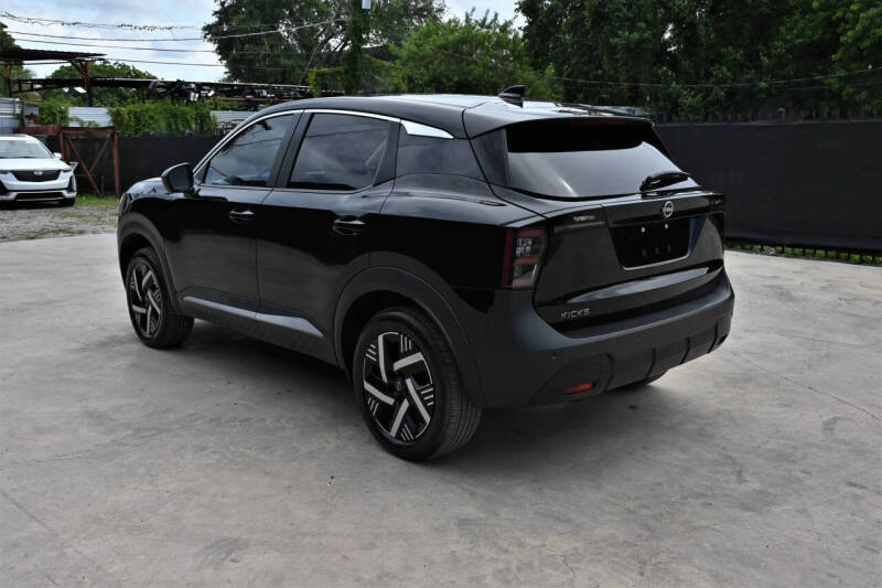 2025 Nissan Kicks SV