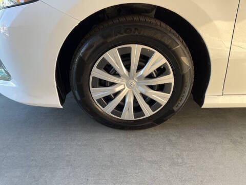 2020 Toyota Camry Hybrid LE