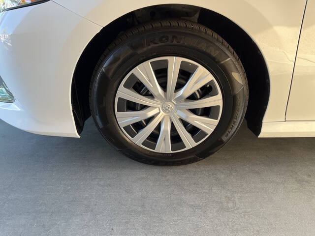 2020 Toyota Camry Hybrid LE