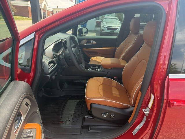2025 Chrysler Pacifica Pinnacle