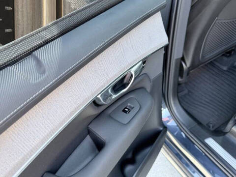 2025 Volvo XC90 T8 Ultra Bright Theme 6P