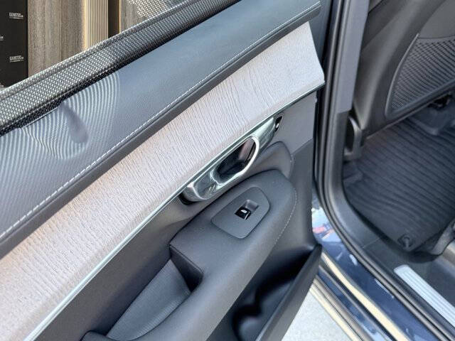 2025 Volvo XC90 T8 Ultra Bright Theme 6P