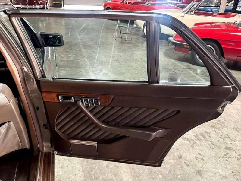 1991 Mercedes-Benz 560-Class 560 SEL