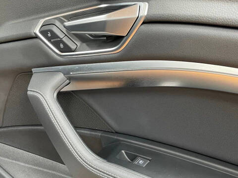 2021 Audi e-tron quattro Premium Plus