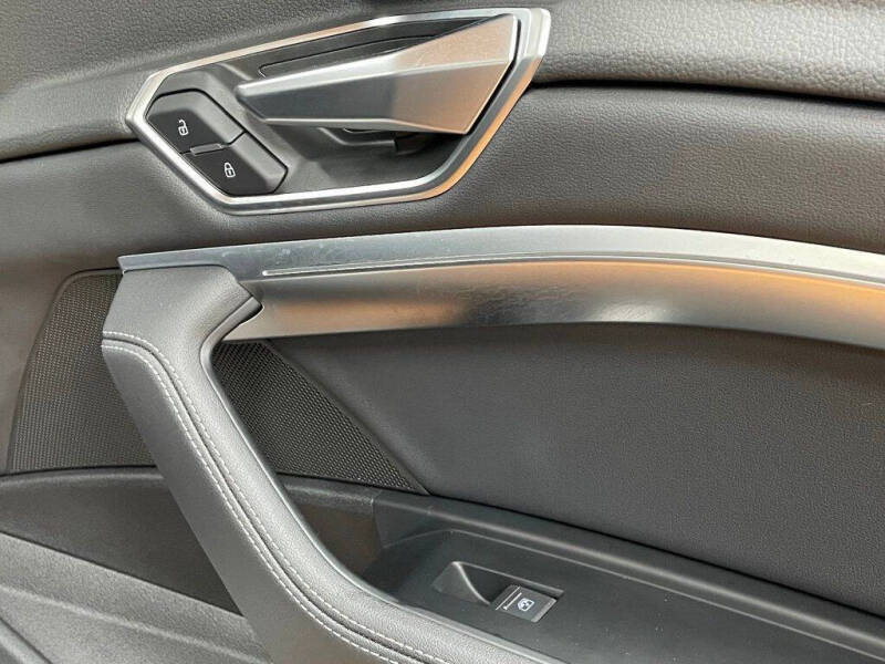 2021 Audi e-tron quattro Premium Plus