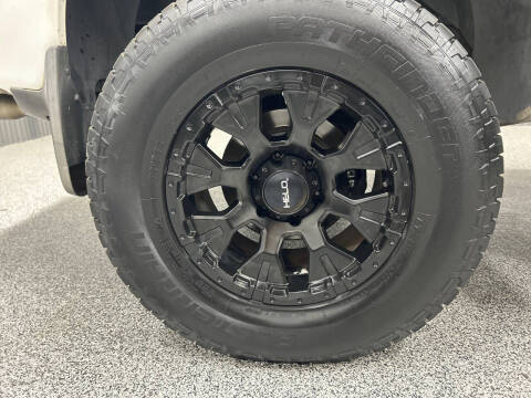 2004 Nissan Titan LE