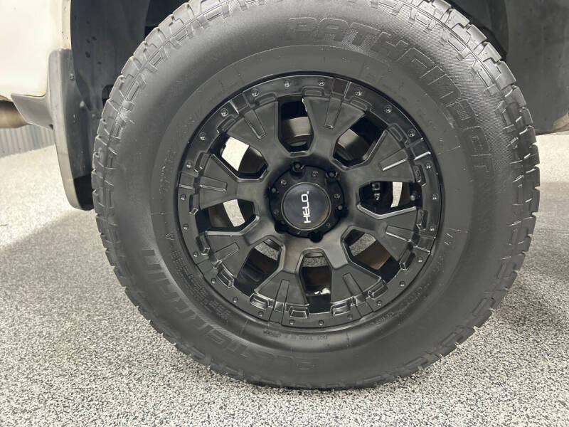 2004 Nissan Titan LE