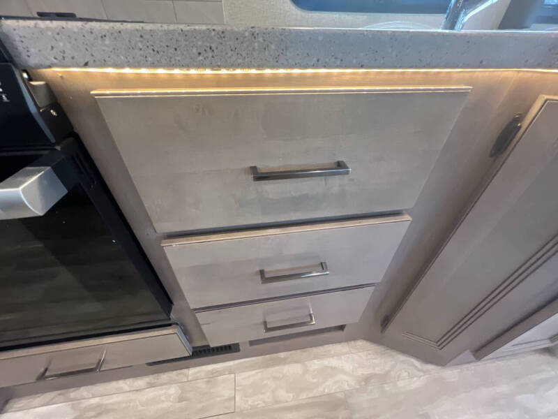 2021 Thor Motor Coach Hurricane