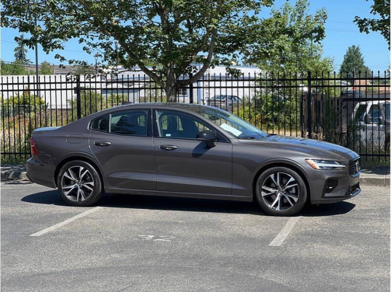 2024 Volvo S60 B5 Core Dark Theme