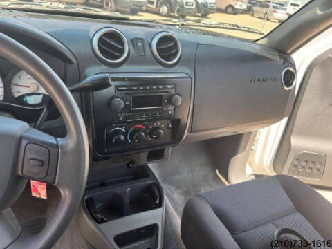 2006 Mitsubishi Raider LS