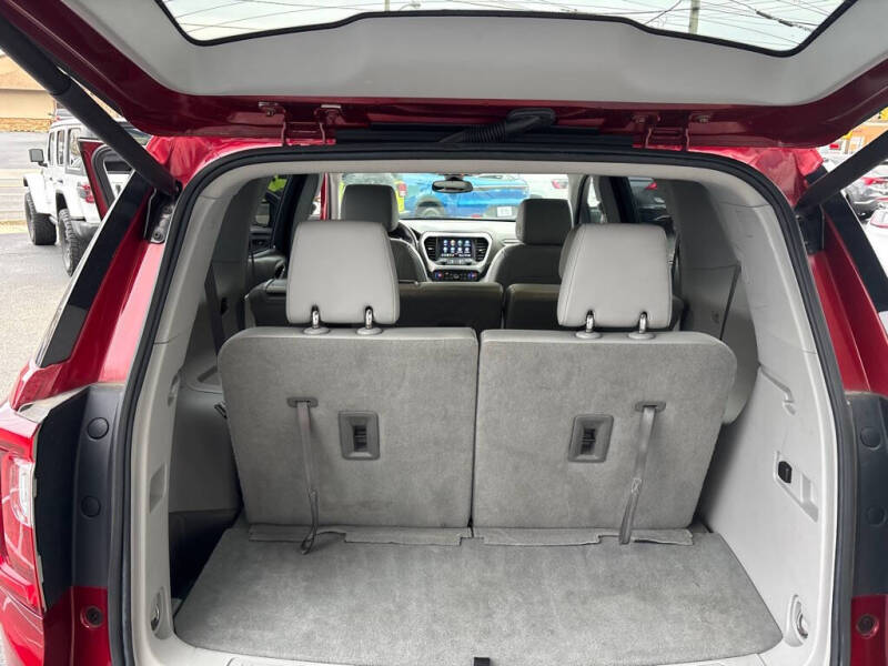 2023 GMC Acadia SLT