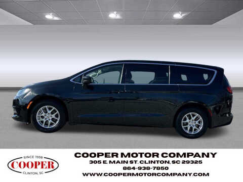 2023 Chrysler Voyager LX