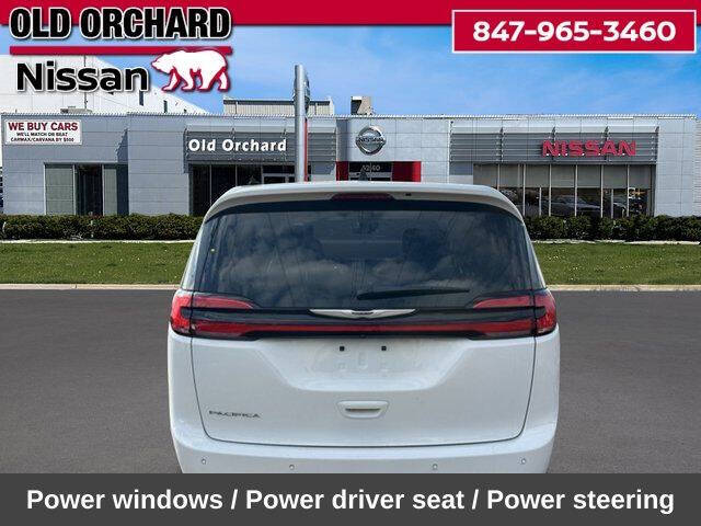 2024 Chrysler Pacifica Touring