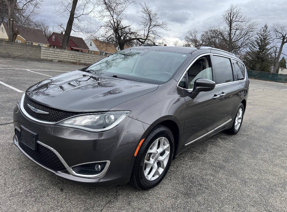 Gray 2018 Chrysler Pacifica L L 4dr Mini-Van 1