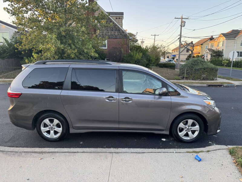 2019 Toyota Sienna LE 8-Passenger