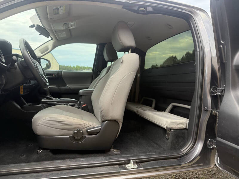 2017 Toyota Tacoma SR