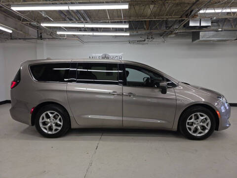 2017 Chrysler Pacifica Touring Plus
