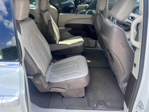 2017 Chrysler Pacifica Touring-L