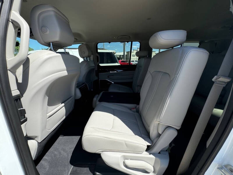 2024 Jeep Wagoneer L