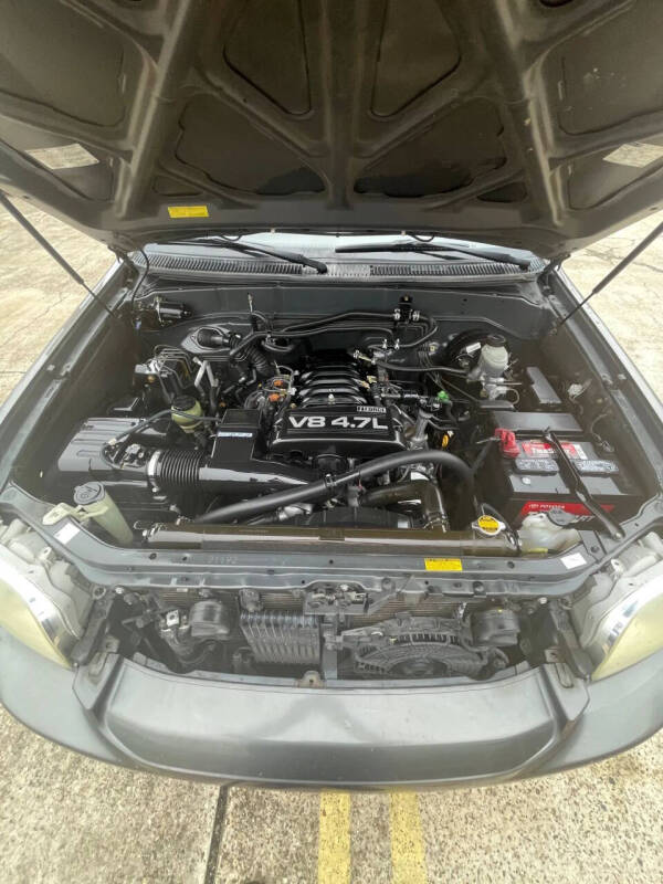 2005 Toyota Sequoia SR5