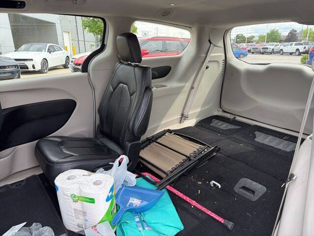 2017 Chrysler Pacifica Touring-L