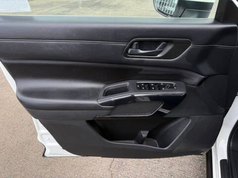 2023 Nissan Pathfinder SV