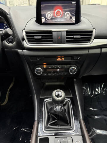 2018 Mazda MAZDA3 Touring