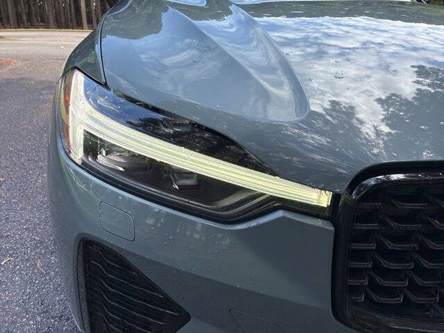 2023 Volvo XC60 B5 Plus Dark Theme