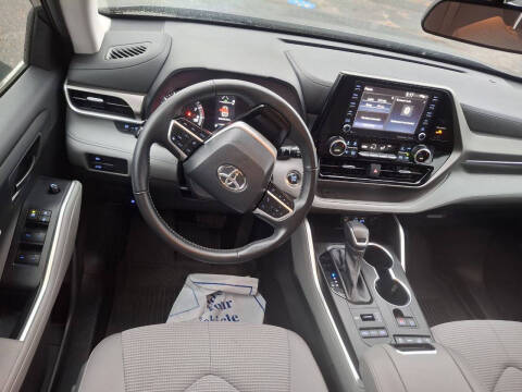 2022 Toyota Highlander LE