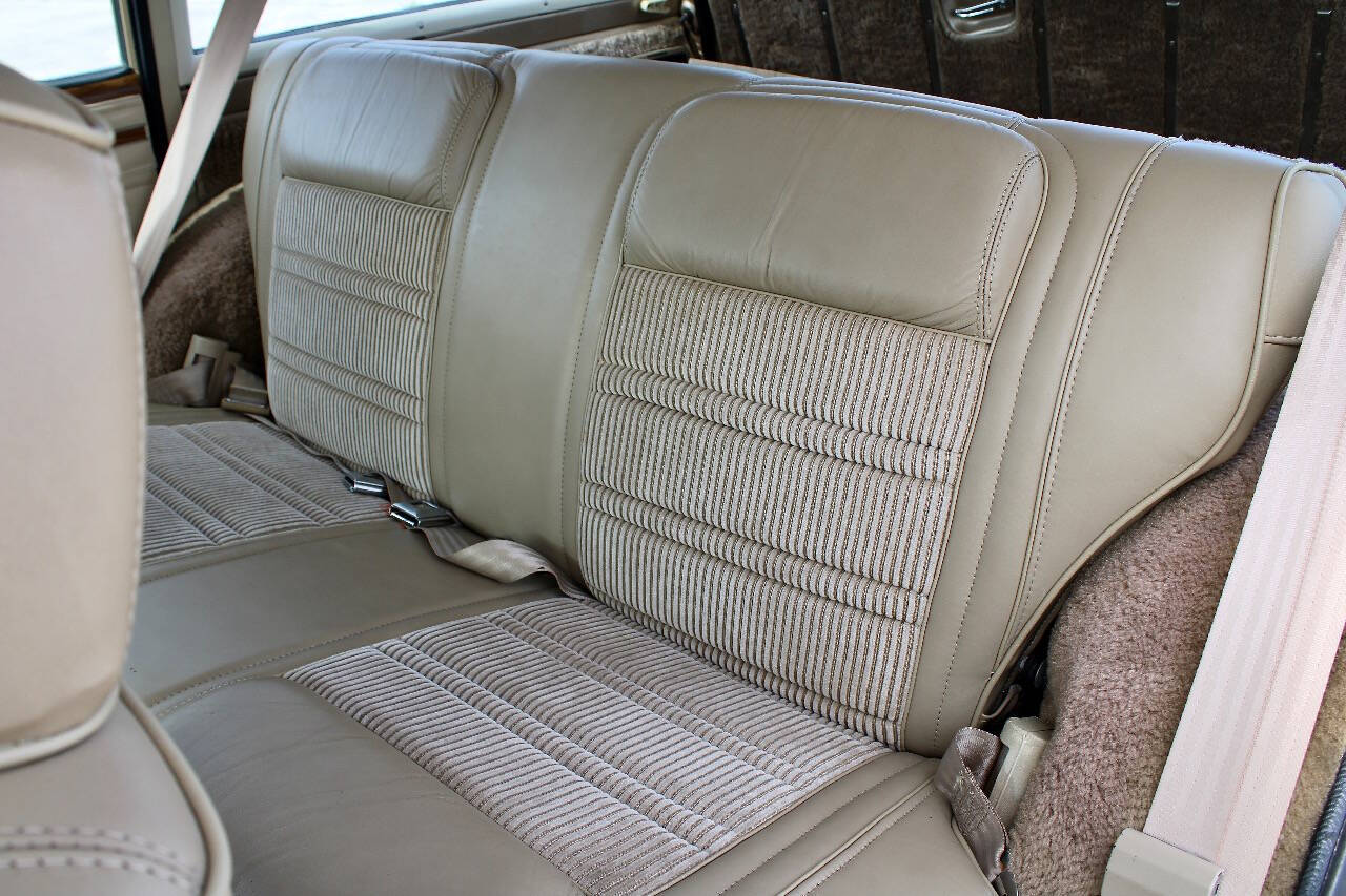 1989 Jeep Grand Wagoneer 79
