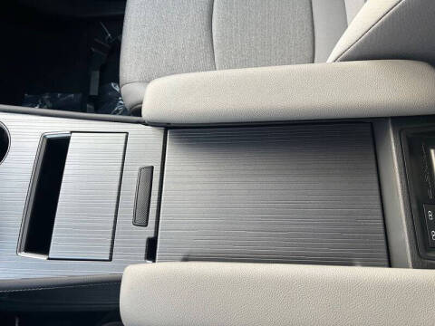 2025 Toyota Sienna LE 8-Passenger