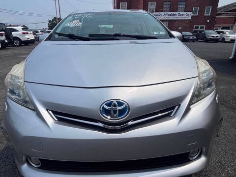2013 Toyota Prius v Five