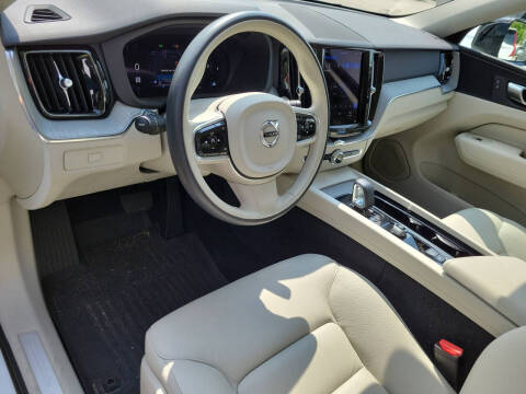 2023 Volvo XC60 B5 Plus Dark Theme