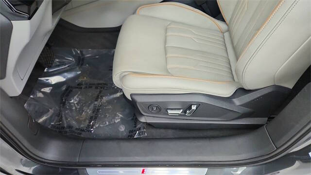 2024 Audi Q8 Sportback e-tron quattro Prestige S line